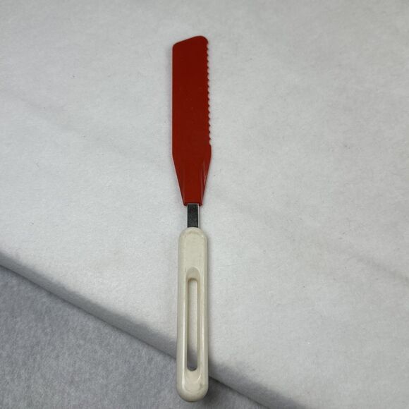 Vintage Bonny Red Long Thin Serrated Spatula Icing Spreader With White Handle - Picture 4 of 4